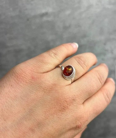 Adjustable Ring in Sterling Silver and Cognac Baltic Amber