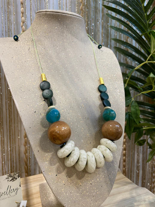 Gist Jewellery Beaded and Wood Necklace in Turquoise, Green and White