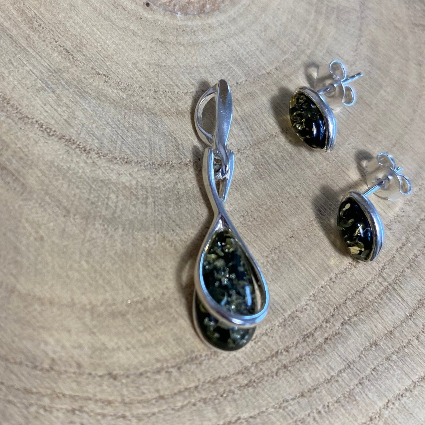 Modern teardrop pendant with green Baltic amber in 925 sterling silver detail view with matching earrings