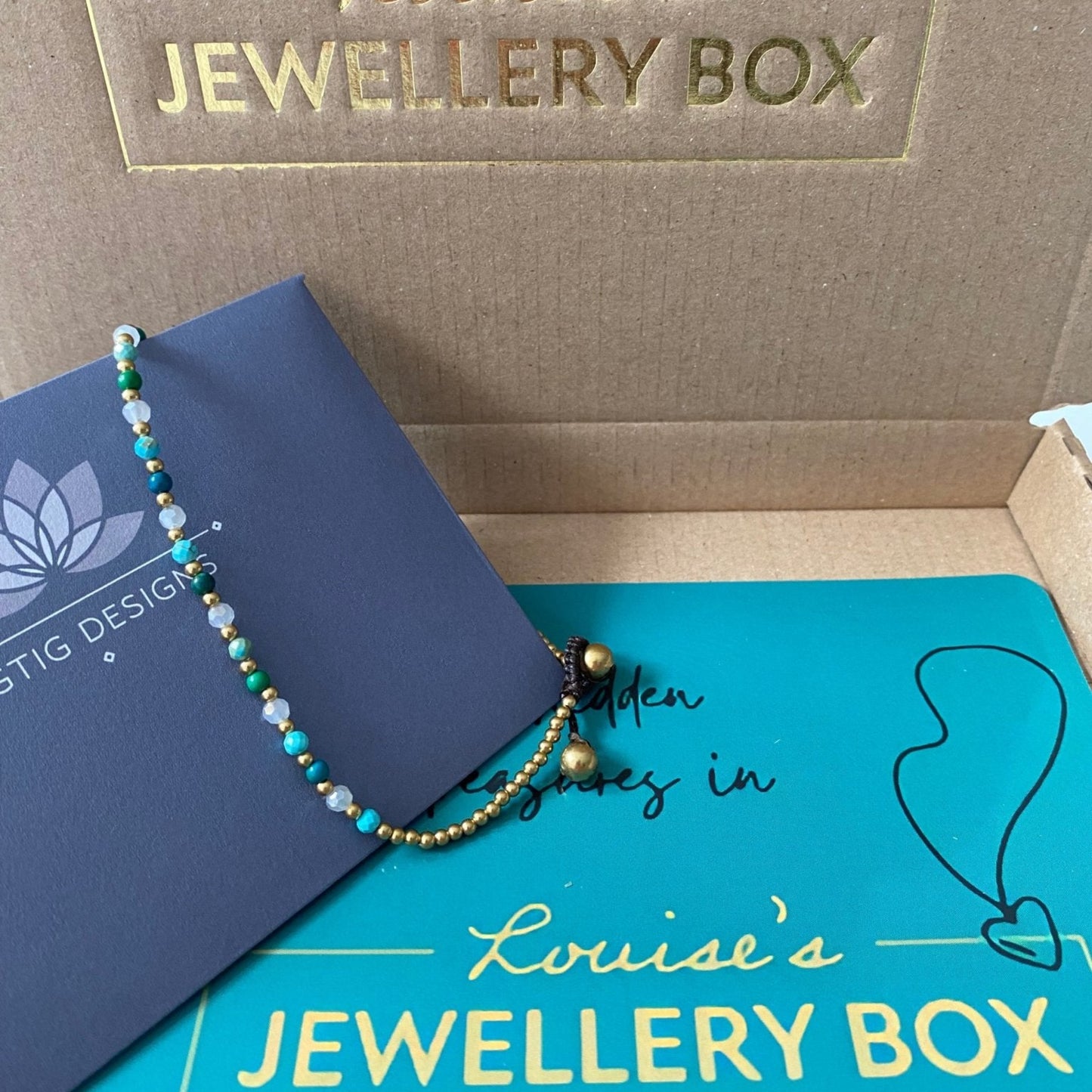 Turquoise crystal healing anklet for luck by Rigtig Designs, featuring green and gold beads.