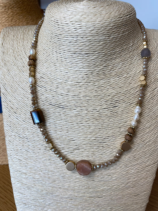 Short Tigers Eye, Agate and Pearl Necklace in Gold Plating