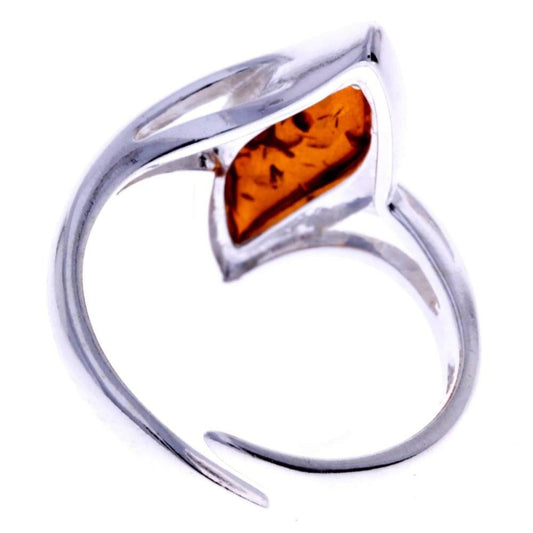 Adjustable ring in sterling silver with cognac baltic amber, featuring an open band.